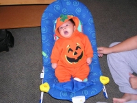 P1010067.JPG: 2004/10/31 - Victor's first Halloween